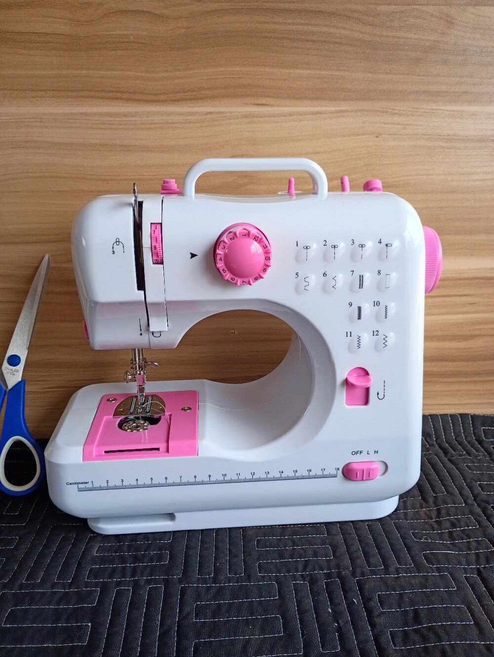 FHSM-505 Portable Mini Sewing Machine - Picture 5 of 16